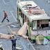В Москве из-за взрыва баллона с метаном на крыше  пассажирского транспорта пострадали двое прохожих (май 2013 года).